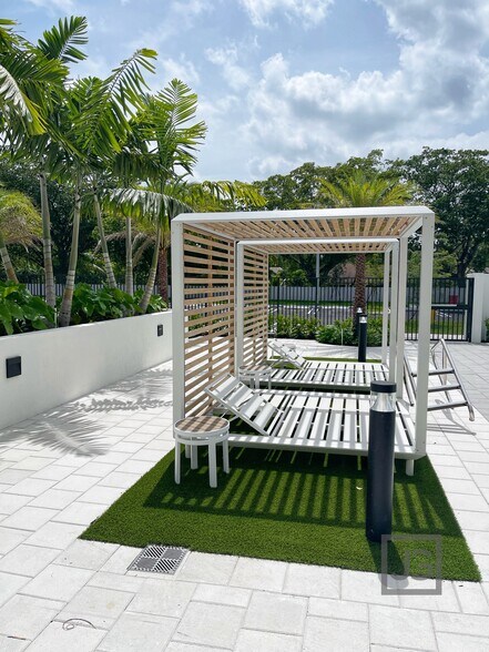 Cabanas - 5320 NW 78th Ave