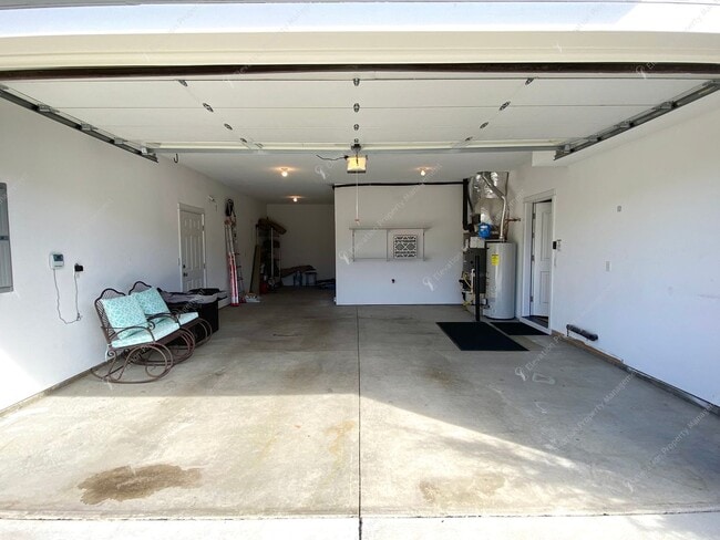 Building Photo - SW Bend Home Close to Old Mill & Deschutes River Trail