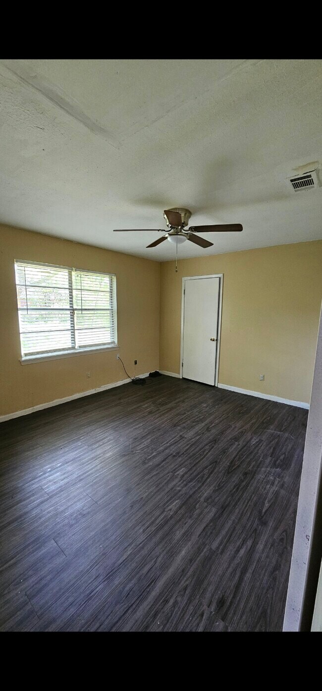 Building Photo - daniel