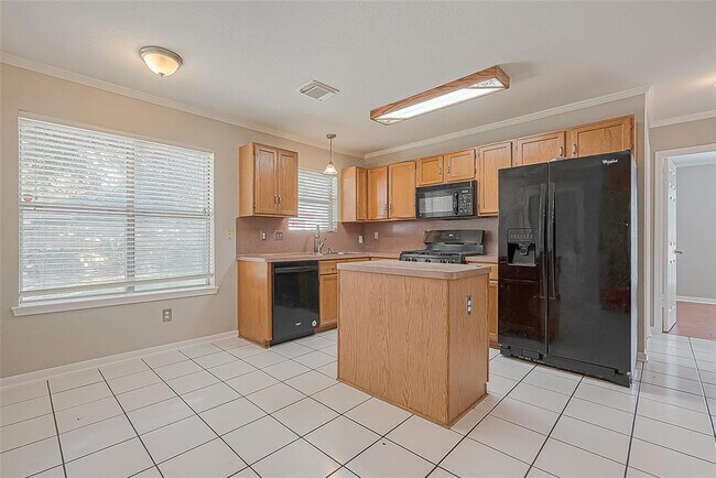 Building Photo - 6419 New World Dr