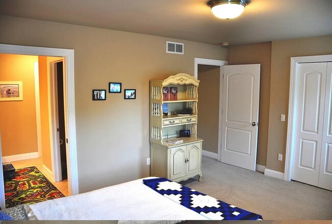 Building Photo - 4627 Sunburst Dr