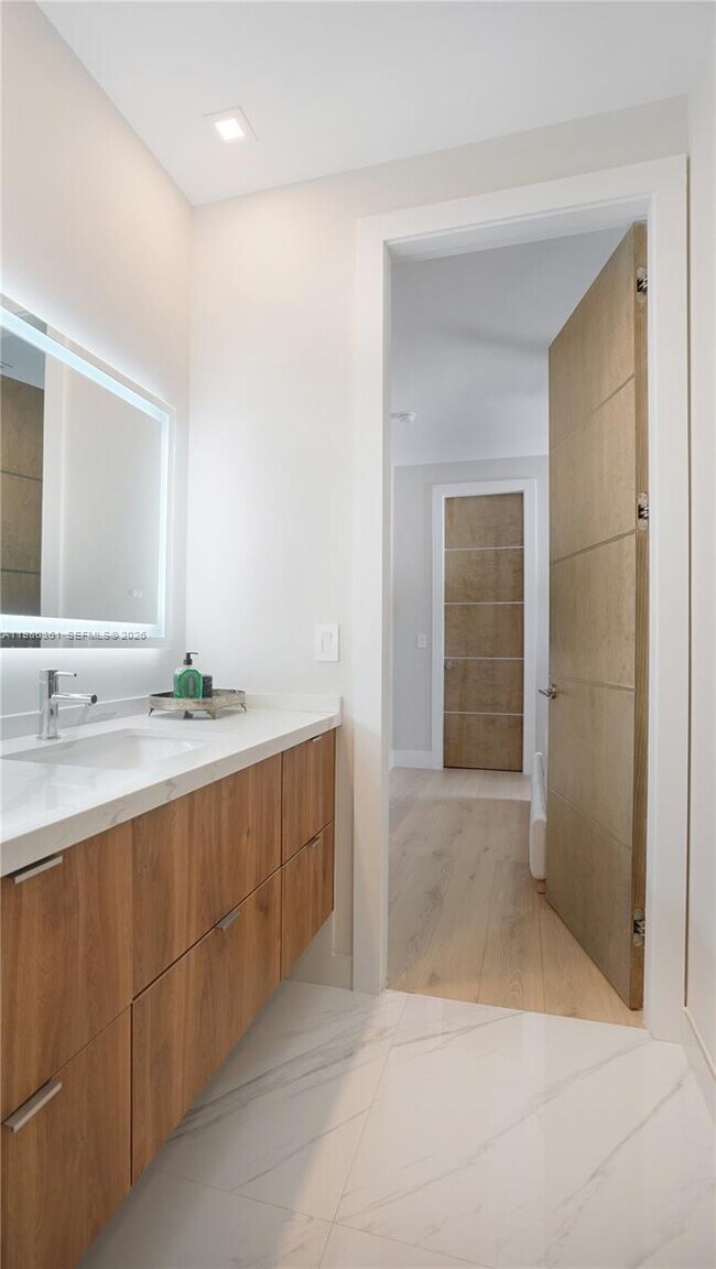 Building Photo - 3075 Mary St