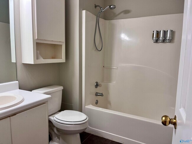 Building Photo - 232 Mountain Creek Dr