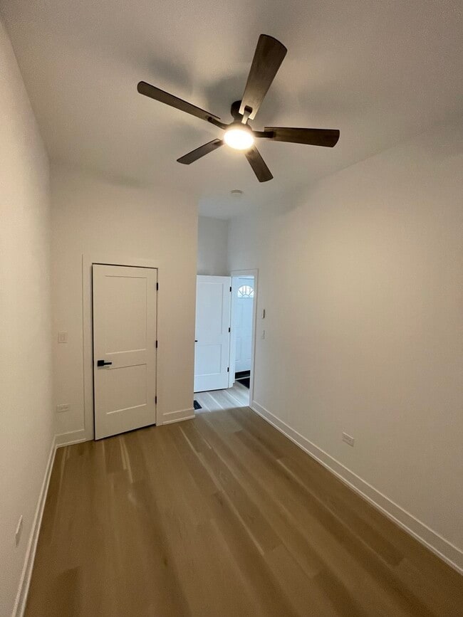 Building Photo - 5531 S May St