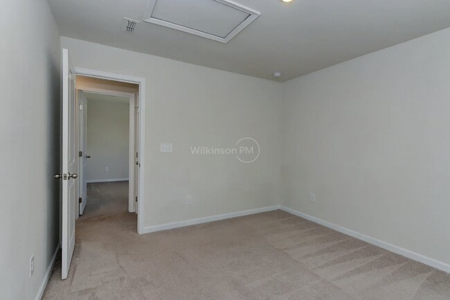 Building Photo - Stunning 4BD/2.5BTH 2-Story Single Family ...
