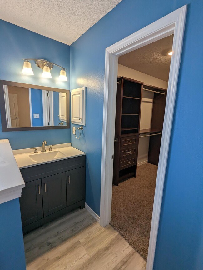 Building Photo - 9768 Parker Lake Cir