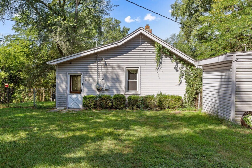 Building Photo - 2550 Loon Lake Rd