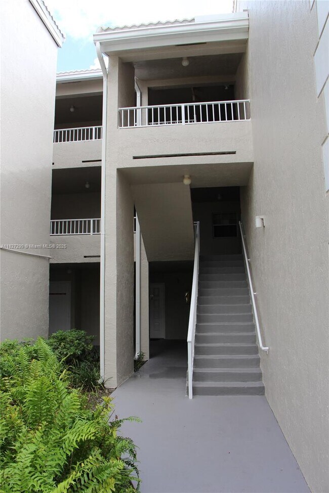 Building Photo - 2881 N Oakland Forest Dr