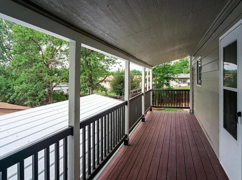 Building Photo - 827 S Robb Way