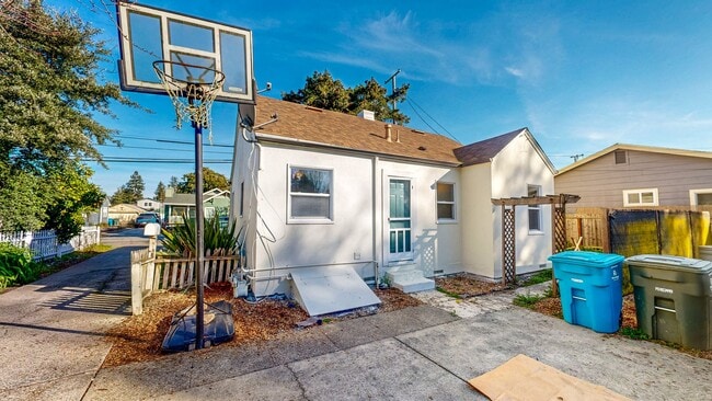 Building Photo - 507 Macklyn Ave