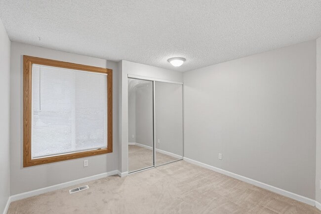 Building Photo - Greenway Park Neighborhood