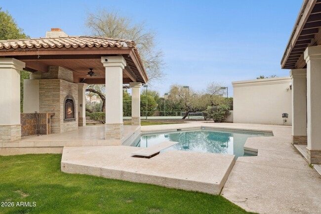 Building Photo - 8303 N 61st Pl