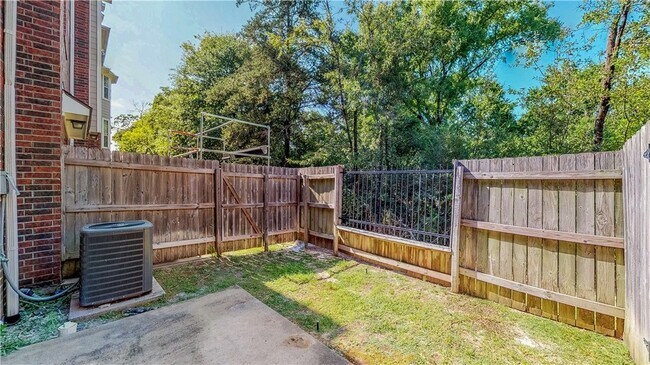 Building Photo - 305 Holleman Dr E