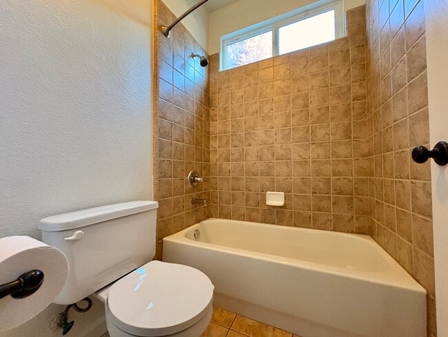 Building Photo - Beautiful 4 Bedroom with a large Pool! Located in Roseville close to a park!