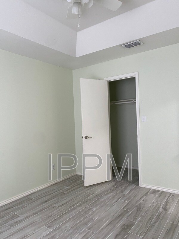 Building Photo - 101 S Taos Blvd