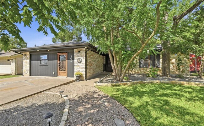 Building Photo - 303 Pin Oak Dr