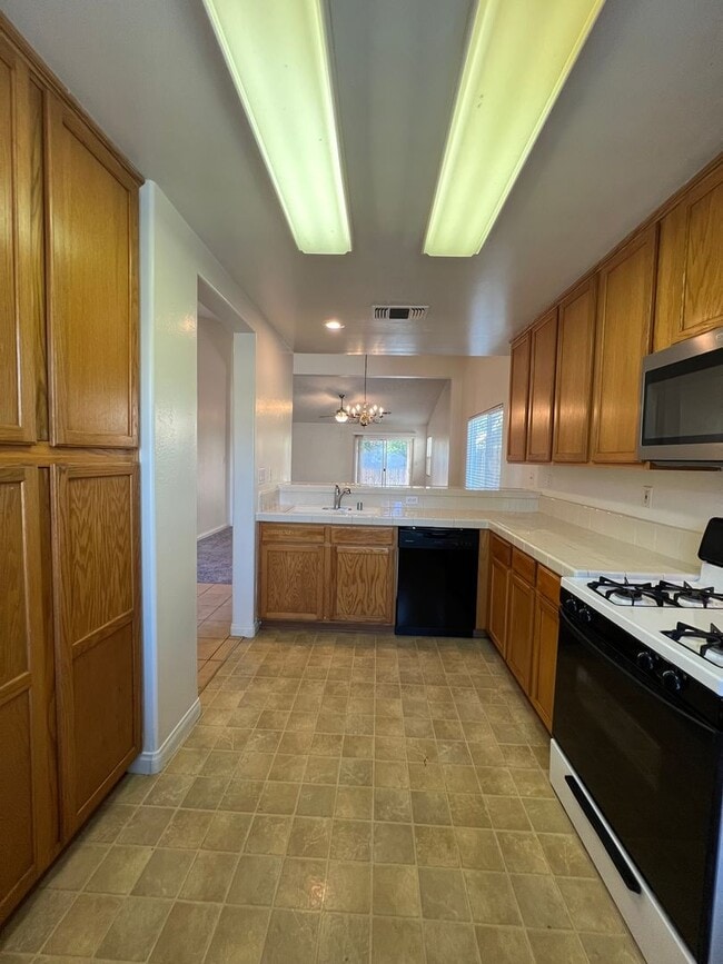 Building Photo - 6615 Silver Moon Dr