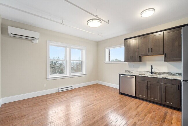 Building Photo - 702 20th St