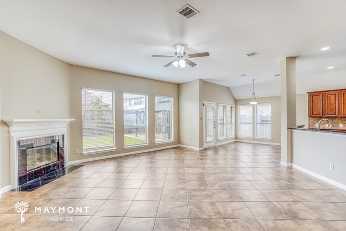 Building Photo - 4522 S Creekmont Dr