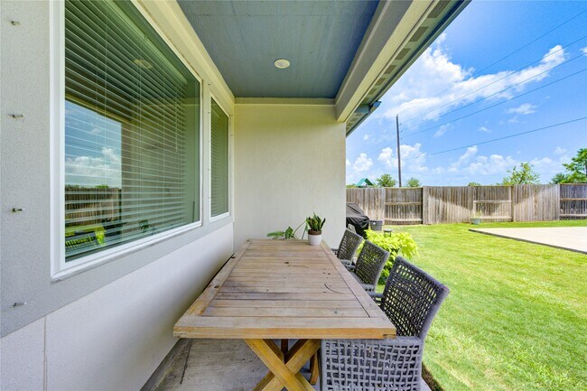 Building Photo - 4050 Shackleton Ct