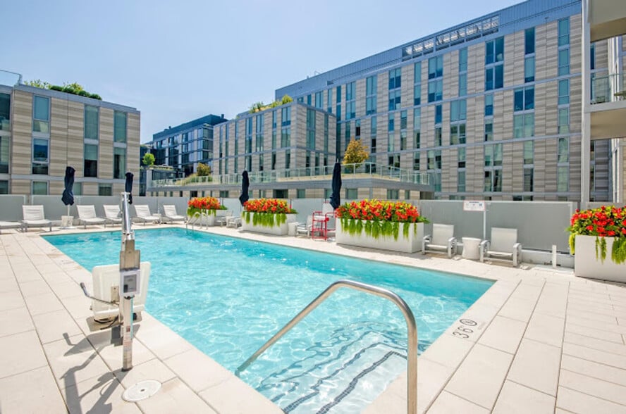 Building Photo - 875 10th St NW