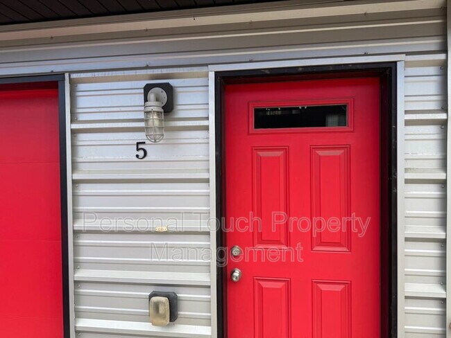 Building Photo - 808 7th Ave S