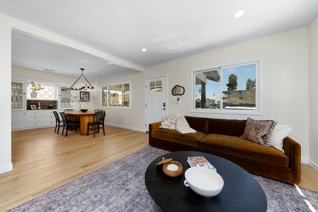 Building Photo - 4062 Goldfinch St