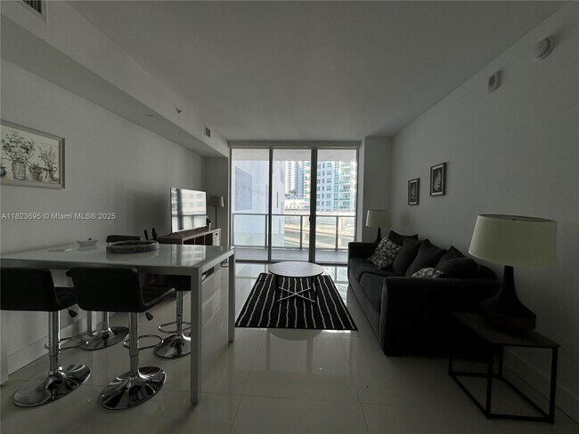 Building Photo - 1300 Brickell Bay Dr