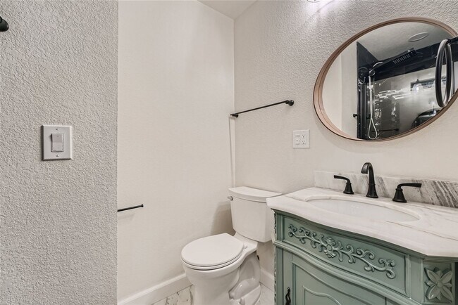 Building Photo - Fully renovated single family home in Castle Rock for rent