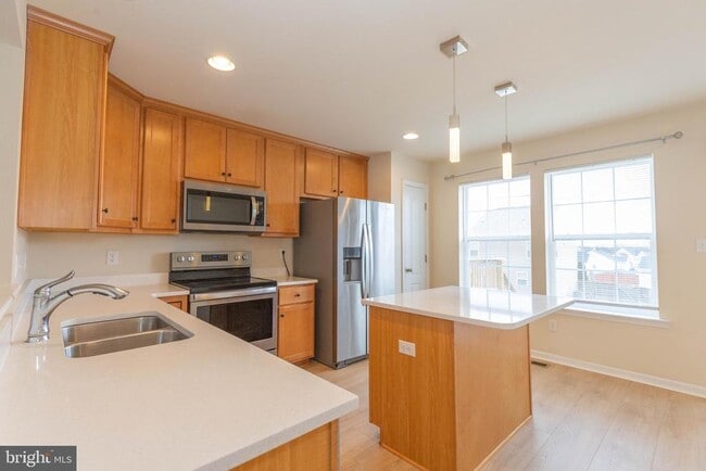 Building Photo - 440 Rumbling Rock Rd