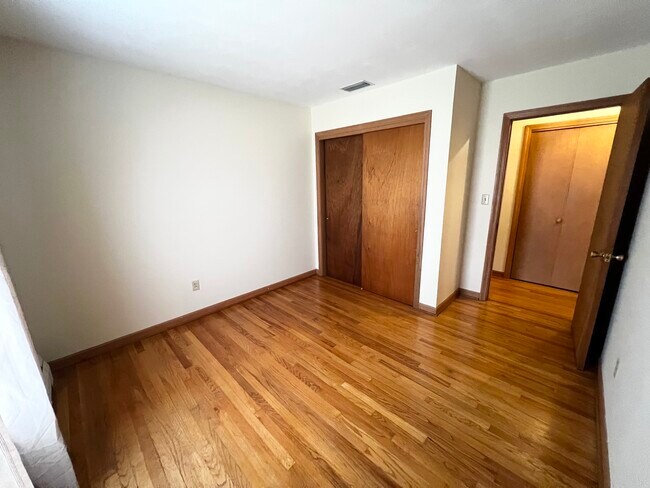 Building Photo - 524 Saybrook Rd