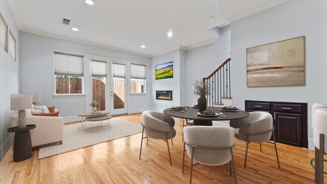 Building Photo - 931 W 23rd St