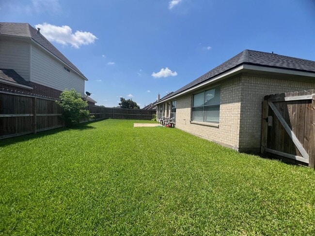 Building Photo - 11523 Glen Lake Dr