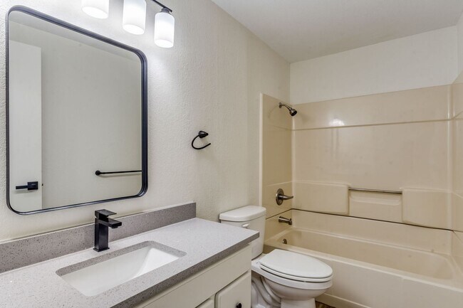 Building Photo - Completely renovated 4 bedroom, 3 bathroom...