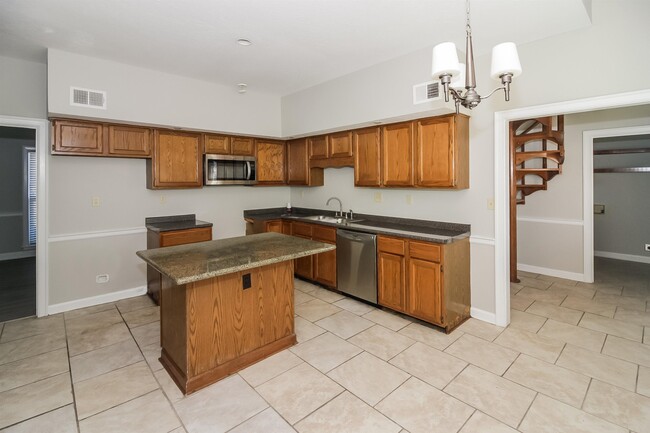Building Photo - 4415 Bunker Hill Dr