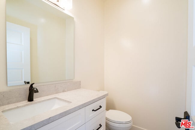 Building Photo - 802 E Kensington Rd