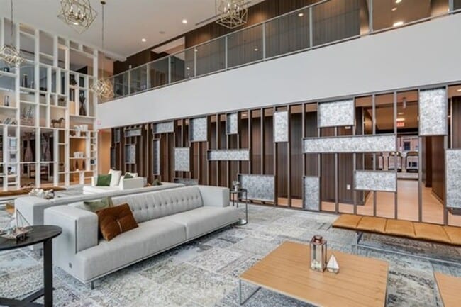 Building Photo - Stunning 505 Condo!
