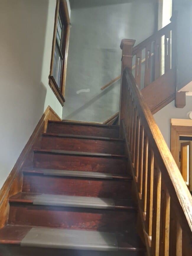 Building Photo - 32 Hazelwood Ter