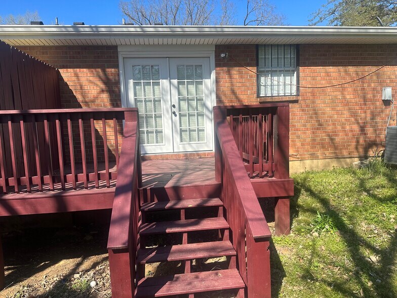 Back Deck - 706 Eric Dr