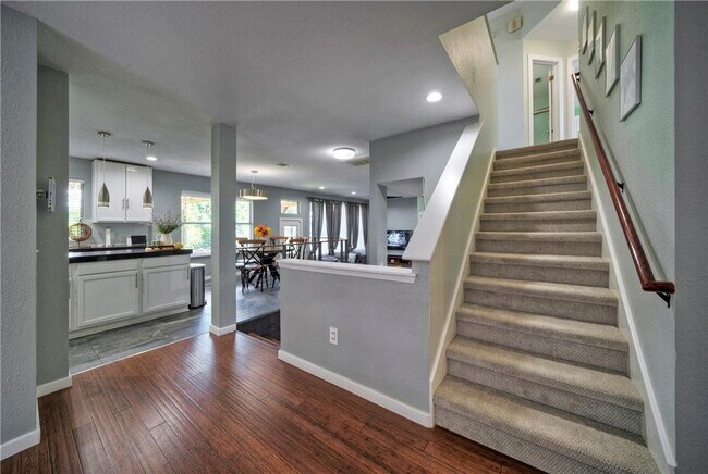 Building Photo - 10907 Grassmere Ct