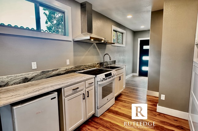 Building Photo - Modern Living / Single Furnished Studio / ...