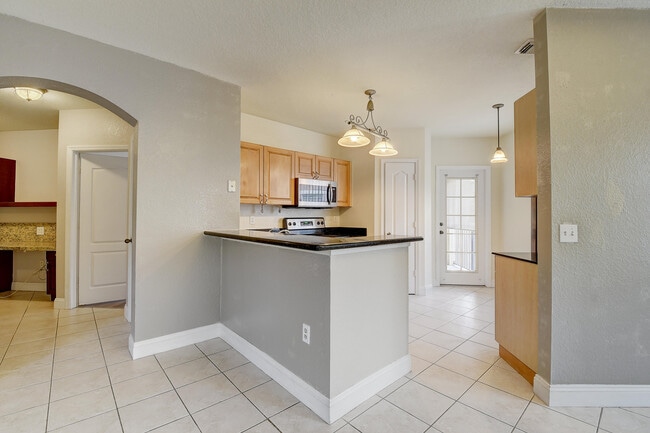 Building Photo - 1206 Belmont Pl