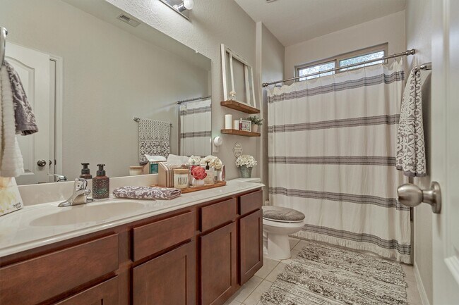 Building Photo - 204 Forest Peak Way