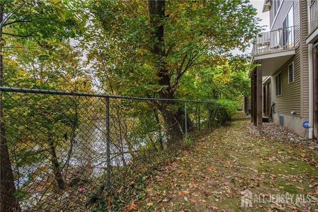 Building Photo - 234 River Rd