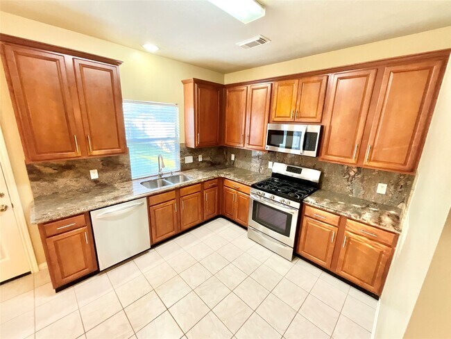 Building Photo - 17607 W Copper Lakes Dr