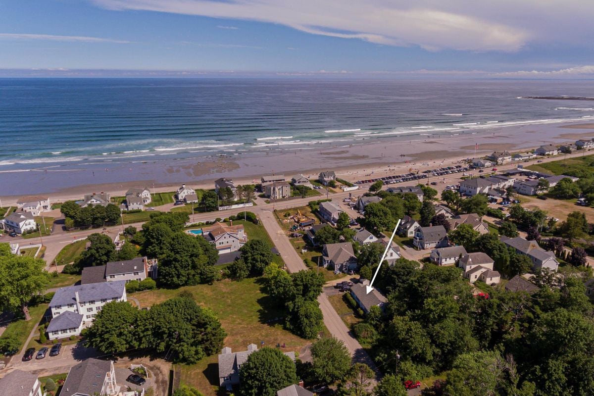 Building Photo - 18 Baker