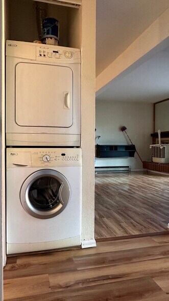Washer / Dryer - 2630 Juniper Ave