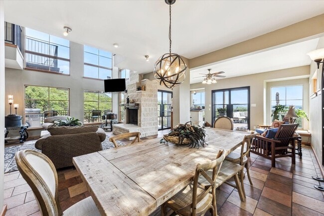 Building Photo - 13801 Lakeview Dr