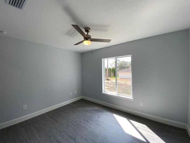 Building Photo - Desirable SW Ocala Neighborhood 3/2/2 **WON'T LAST**