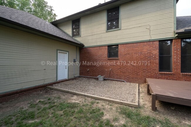 Building Photo - 2300 Brigadoon Dr